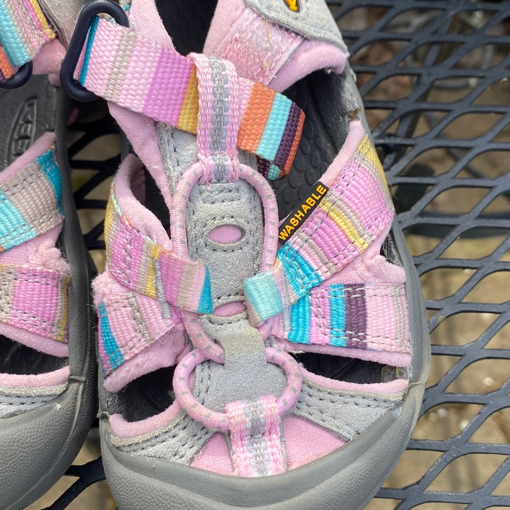 Preowned Keen Toddler girl Multicolor Striped Closed-Toe Sandals 8 US excellent - Picture 11 of 11